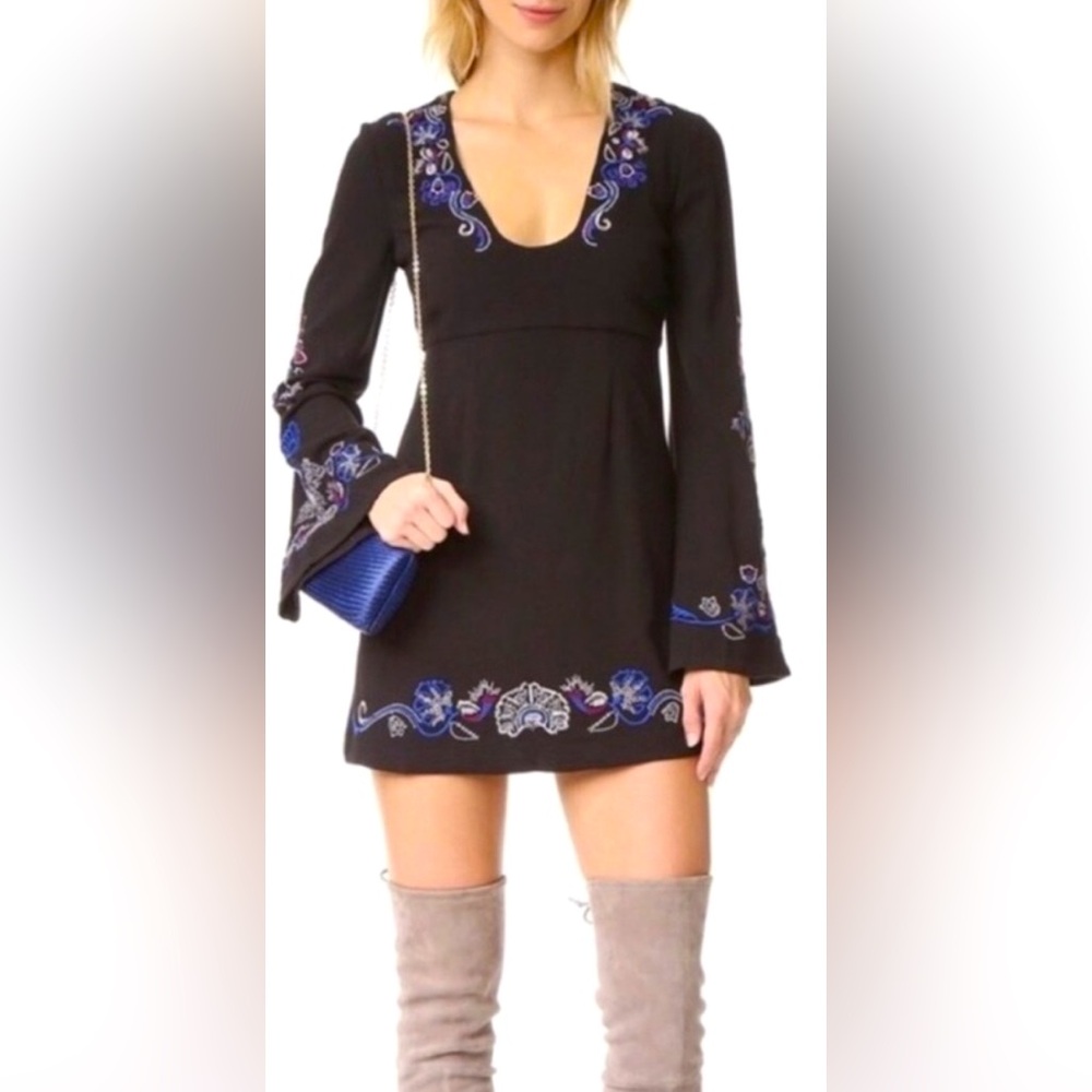 Free people holiday folk bell sleeve black embroidered mini dress 4 S perfect!